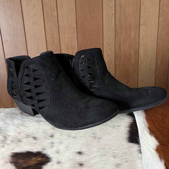 Black Ladies Ankle Boots Size 11 - Picture 1 of 2